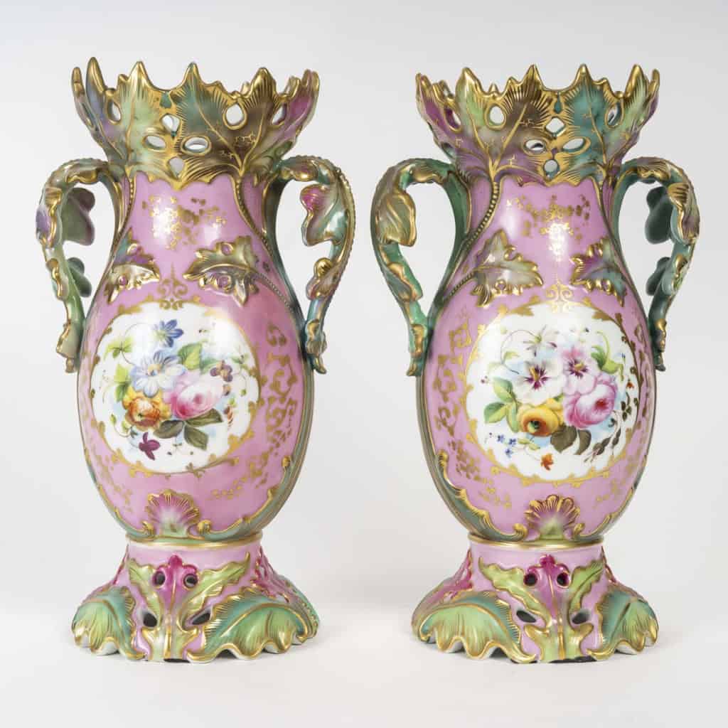 Paire de vases roses et verts de Paris | Biron 