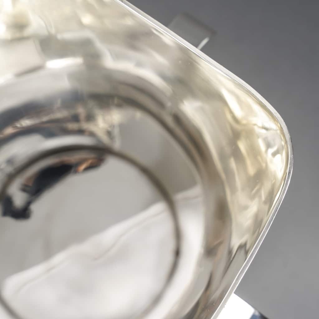 Orfèvre G & S. Ltd – VASE MODERNiSTE EN ARGENT MASSIF LONDRES 1916 | Biron 