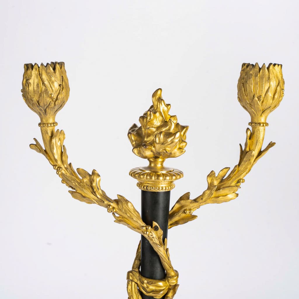 Paire de candélabres de style Louis XVI en bronze patiné et doré vers 1880 | Biron 