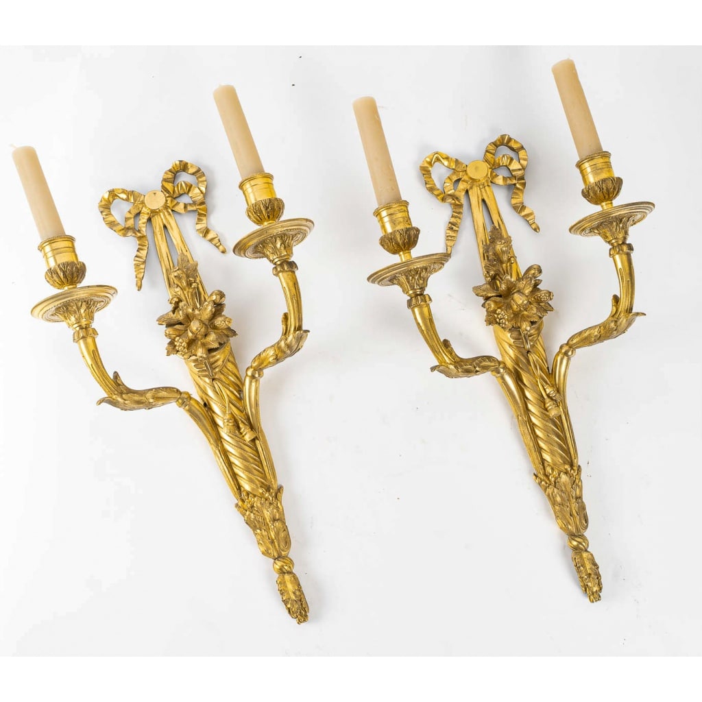 Paire d’appliques aux carquois d’époque Louis XVI en bronze ciselé et doré vers 1780 | Biron 