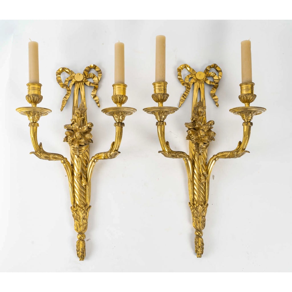 Paire d’appliques aux carquois d’époque Louis XVI en bronze ciselé et doré vers 1780 | Biron 