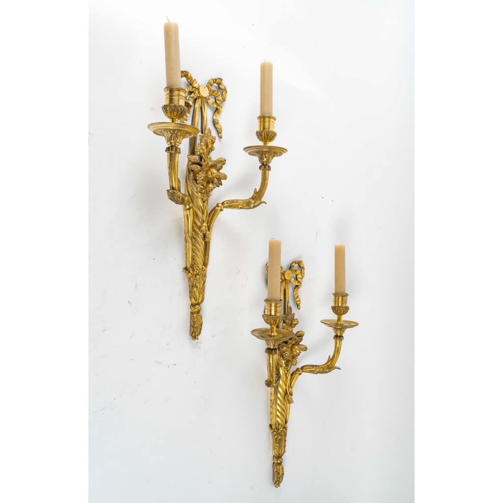 Paire d’appliques aux carquois d’époque Louis XVI en bronze ciselé et doré vers 1780 | Biron 