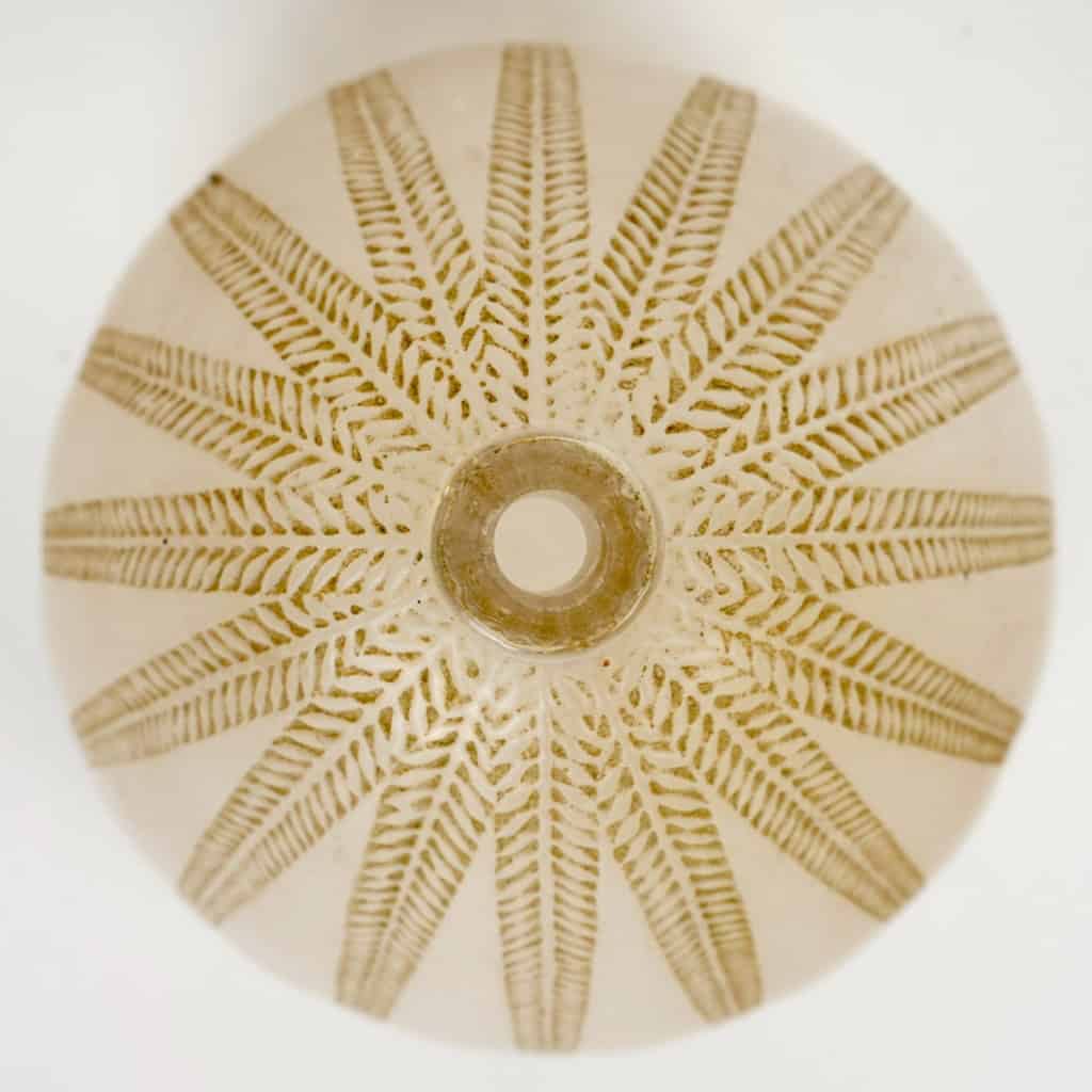 Vase « Mimosa » verre blanc patiné vert de René LALIQUE | Biron 