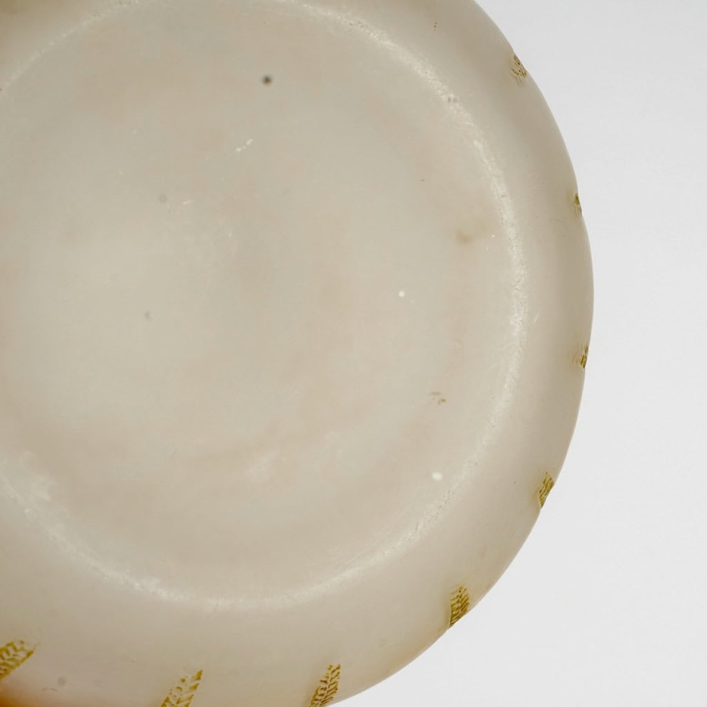 Vase « Mimosa » verre blanc patiné vert de René LALIQUE | Biron 