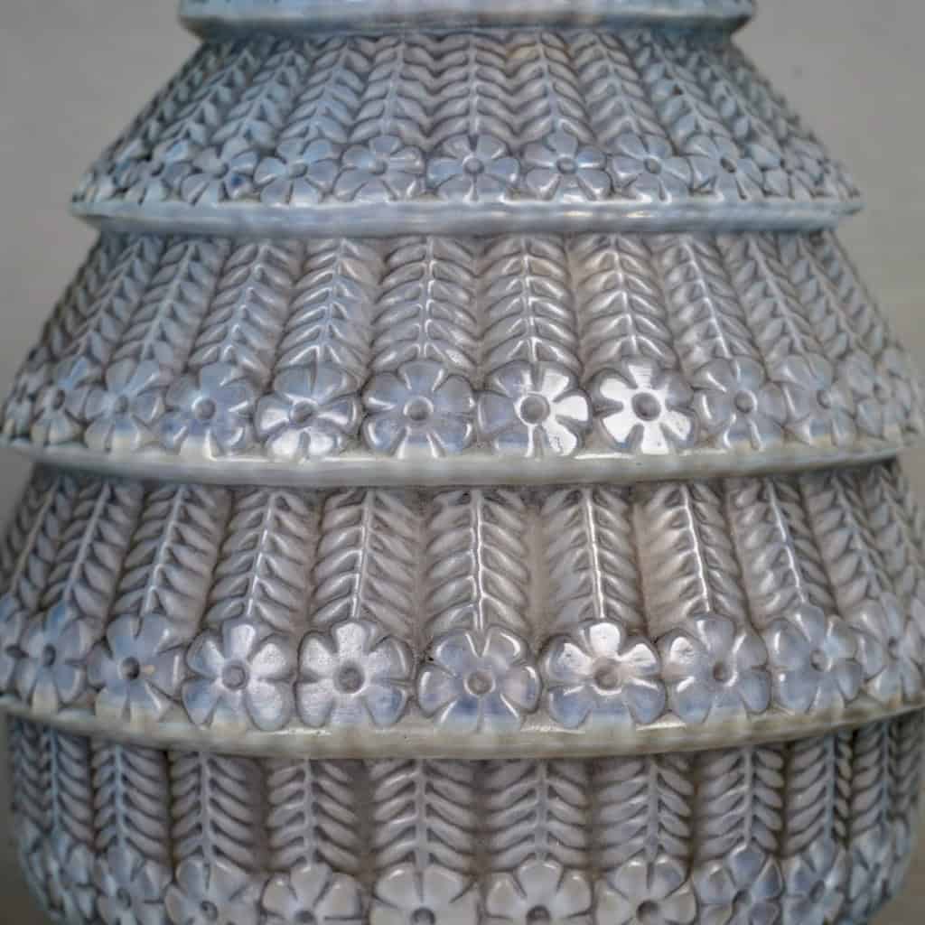 Vase « Ferrières » verre opalescent patiné gris de René LALIQUE | Biron 