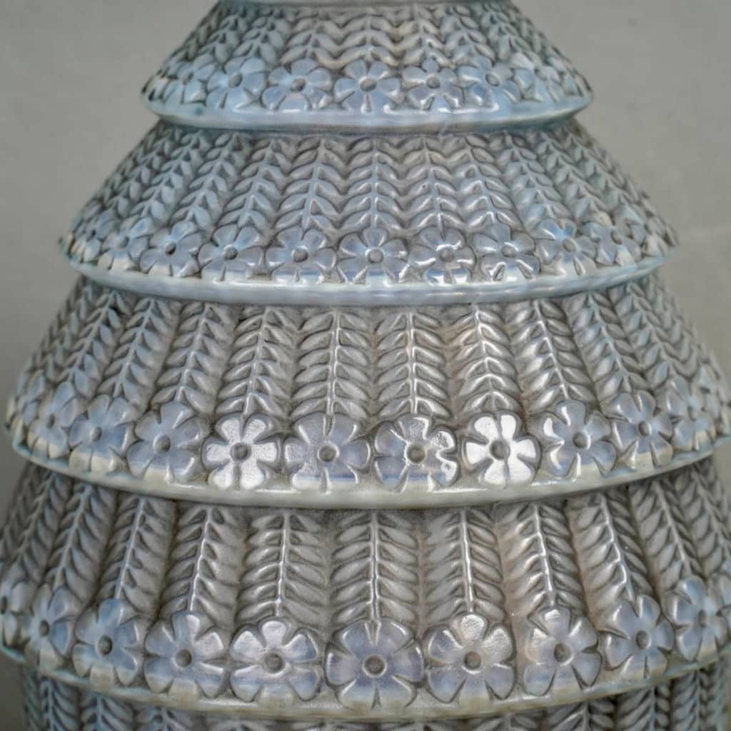 Vase « Ferrières » verre opalescent patiné gris de René LALIQUE | Biron 