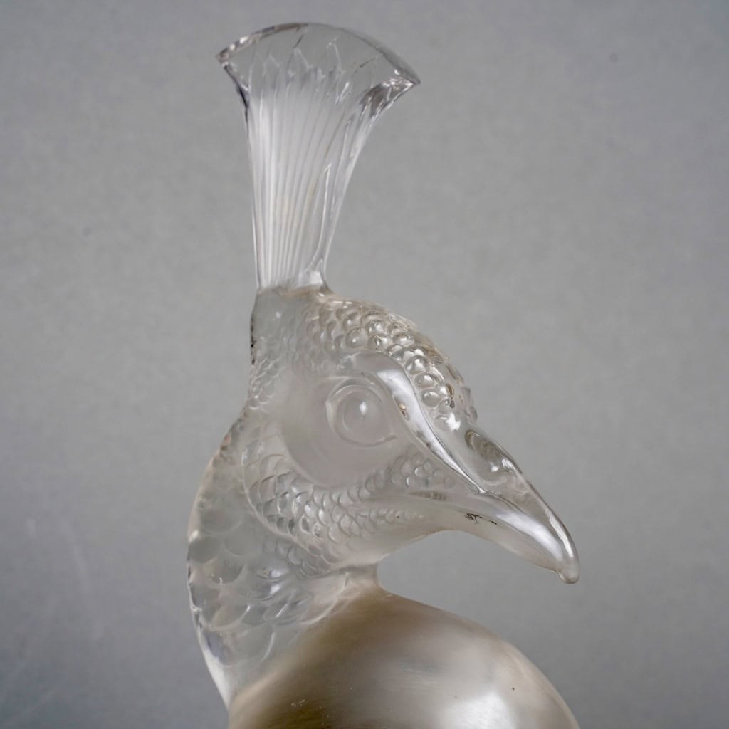 Mascotte Automobile « Tête de Paon » verre blanc sur socle opalin noir de René LALIQUE | Biron 