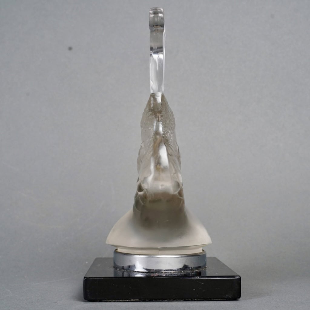 Mascotte Automobile « Tête de Paon » verre blanc sur socle opalin noir de René LALIQUE | Biron 