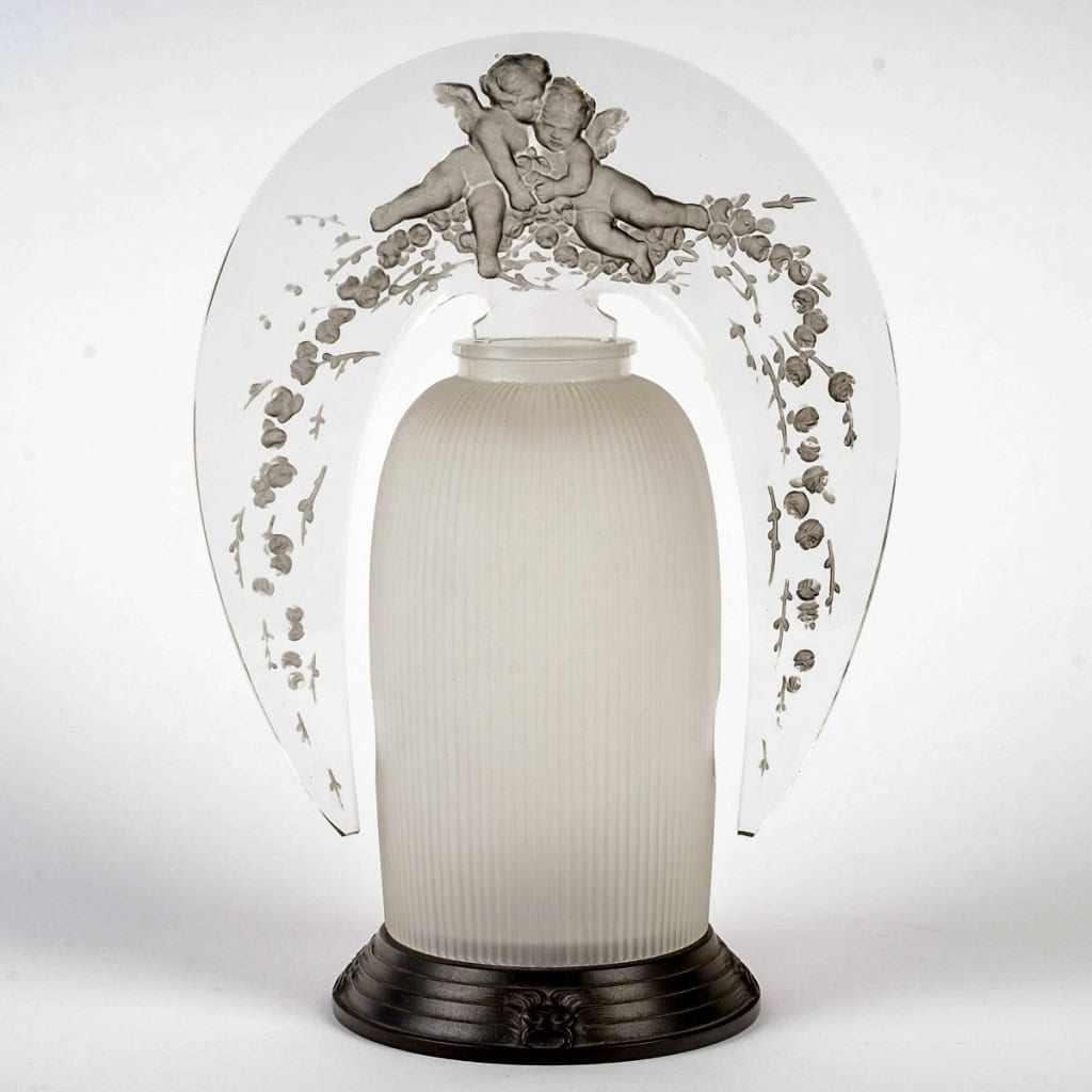 Lampe Veilleuse Tiare « Amours » verre blanc patiné gris de René LALIQUE | Biron 