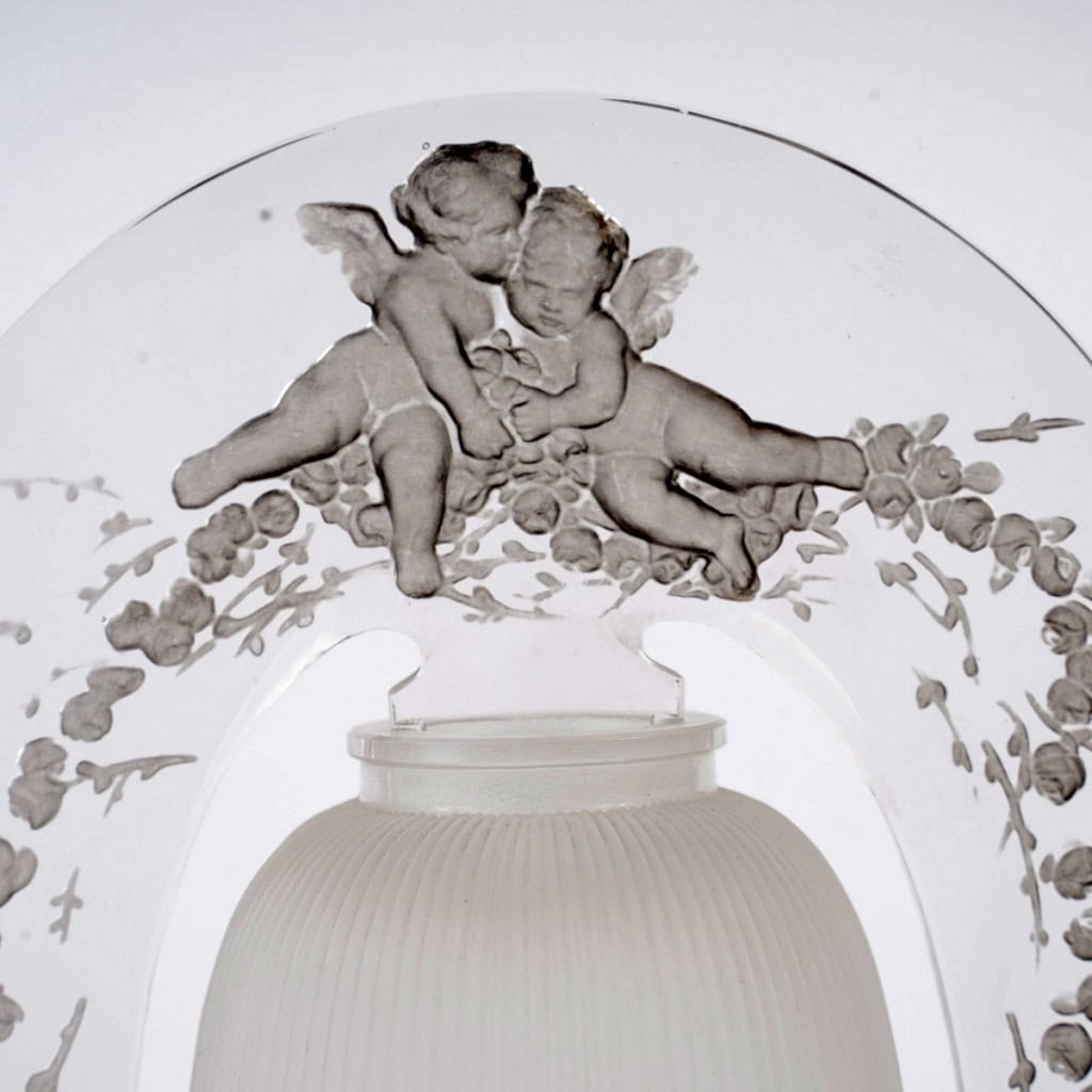 Lampe Veilleuse Tiare « Amours » verre blanc patiné gris de René LALIQUE | Biron 