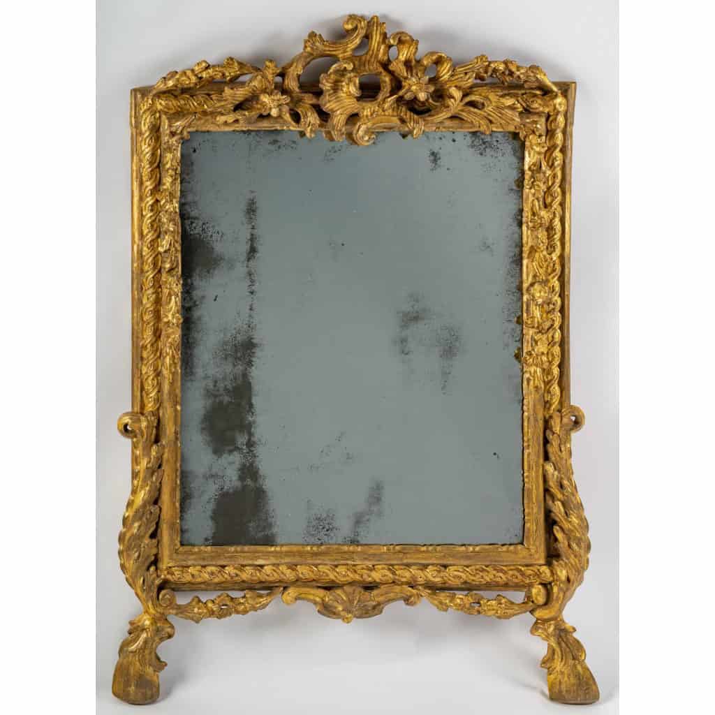 Miroir en bois sculpté et doré, travail Italien du milieu du XVIIIème siècle vers 1750-1760 | Biron 