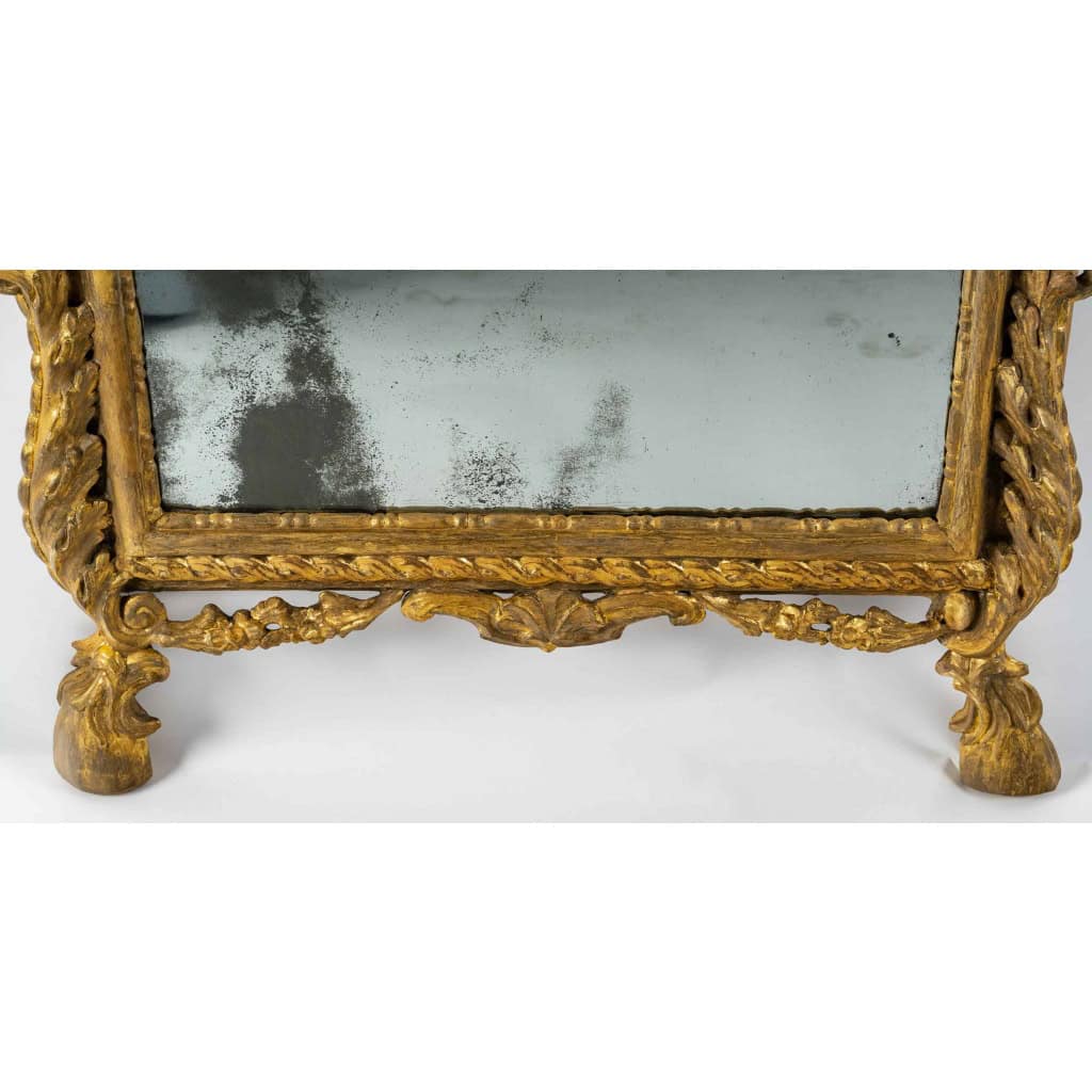Miroir en bois sculpté et doré, travail Italien du milieu du XVIIIème siècle vers 1750-1760 | Biron 