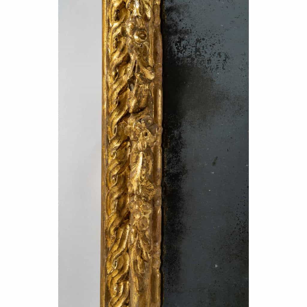 Miroir en bois sculpté et doré, travail Italien du milieu du XVIIIème siècle vers 1750-1760 | Biron 