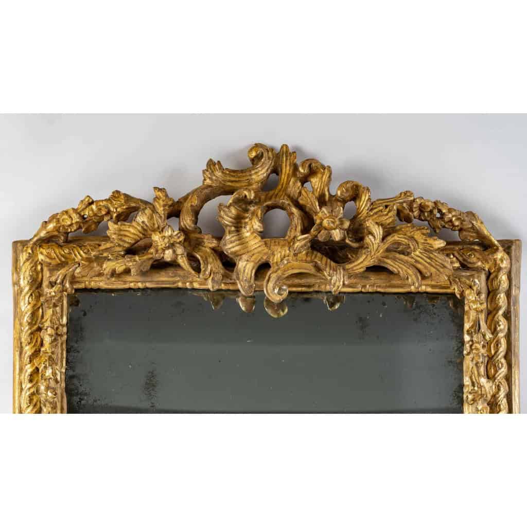 Miroir en bois sculpté et doré, travail Italien du milieu du XVIIIème siècle vers 1750-1760 | Biron 