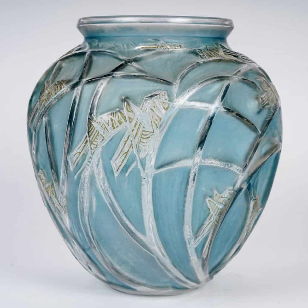 Vase « Sauterelles » verre blanc patiné bleu et vert de René LALIQUE | Biron 