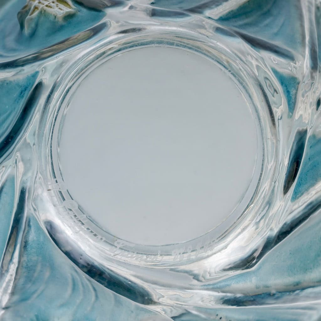 Vase « Sauterelles » verre blanc patiné bleu et vert de René LALIQUE | Biron 