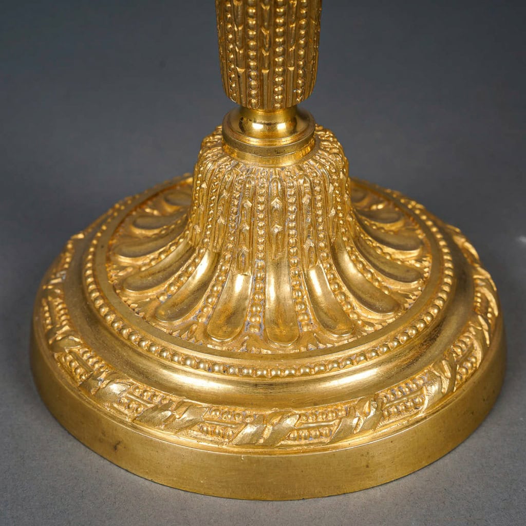 Paire de flambeaux d’époque Louis XVI en bronze ciselé et doré montés en lampes vers 1780 | Biron 