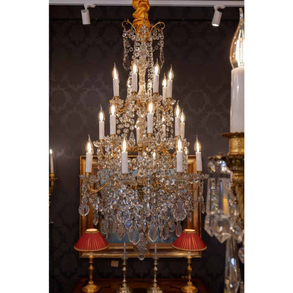 Baccarat (Signé) Lustre de style Louis XVI en bronze doré à décor de cristal taillé vers 1880 | Biron 