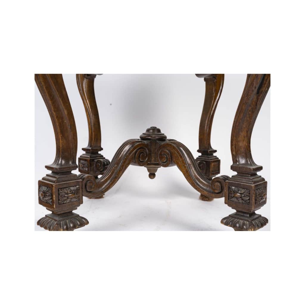 Présentoir en bois sculpté de style Louis XV, XIXème siècle. | Biron 