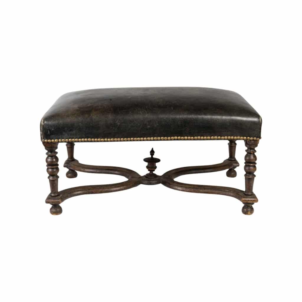 Tabouret en chêne du XIXème siècle, recouvert de cuir, époque Napoléon III. | Biron 