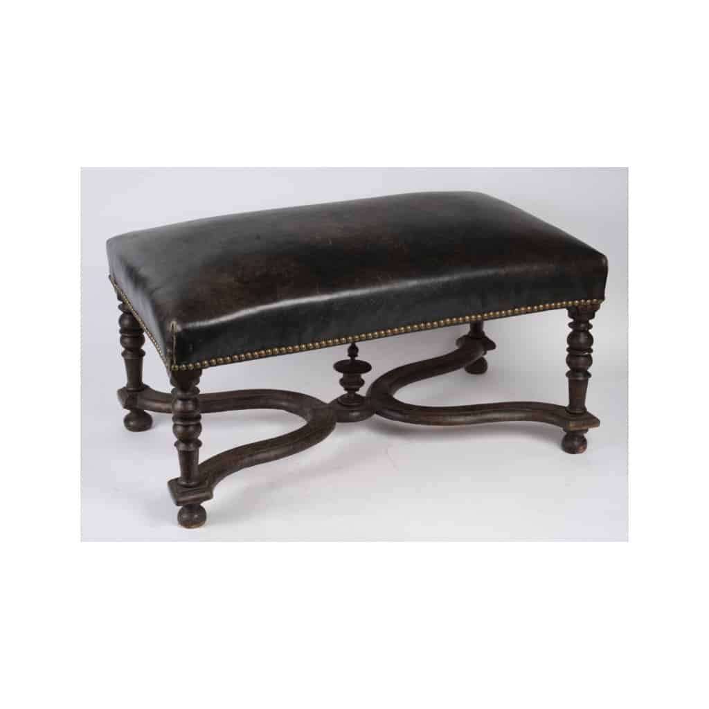 Tabouret en chêne du XIXème siècle, recouvert de cuir, époque Napoléon III. | Biron 