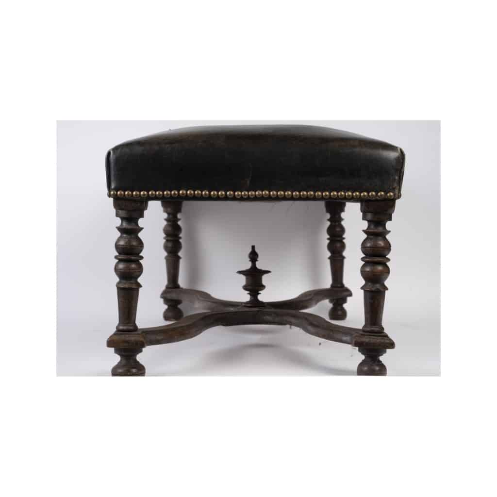 Tabouret en chêne du XIXème siècle, recouvert de cuir, époque Napoléon III. | Biron 