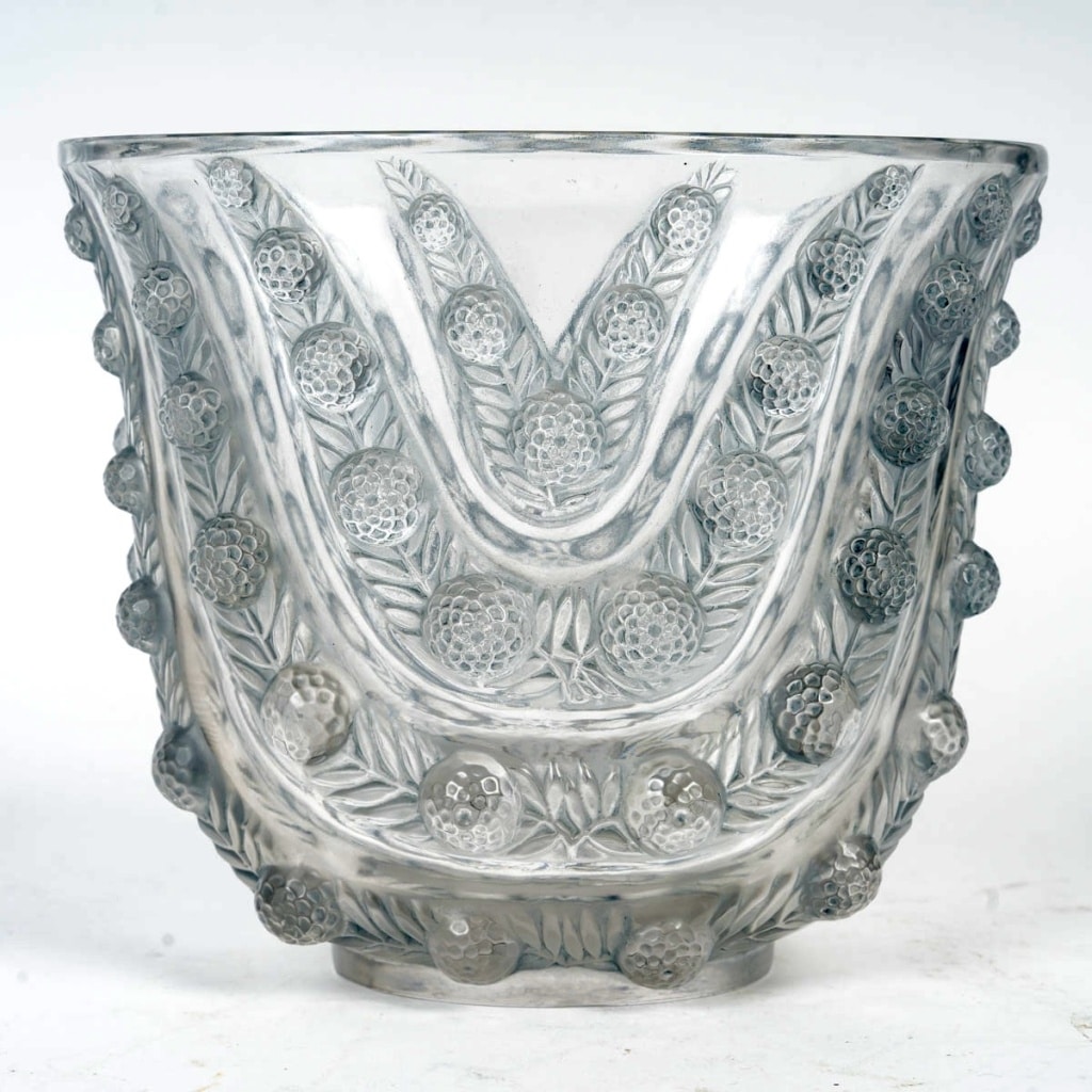 “Vichy” vase in white glass with blue patina by René LALIQUE | Biron