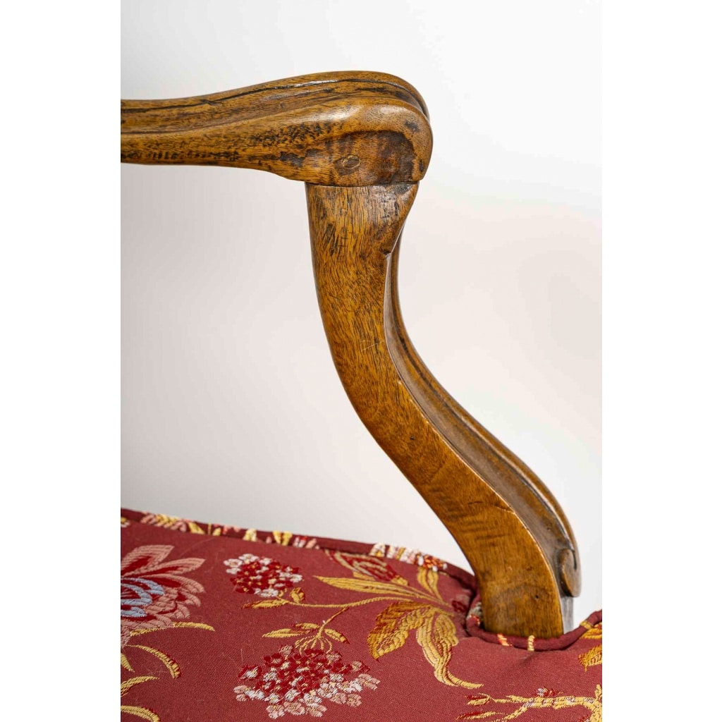 Pierre Nogaret – Fauteuil à fond de cannes en noyer mouluré et sculpté d’époque Louis XV vers 1765 | Biron 