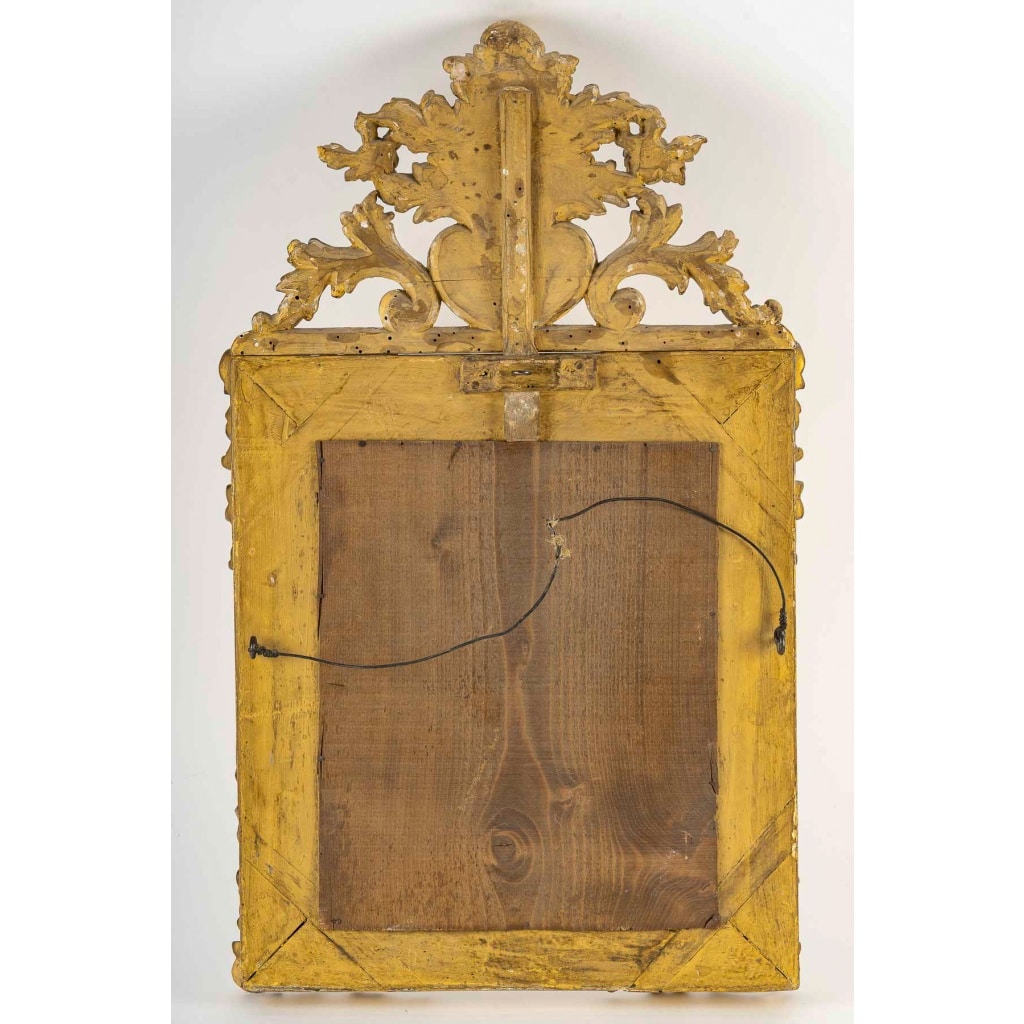Miroir en bois doré à parecloses et fronton ajouré d’époque Régence vers 1720 | Biron 