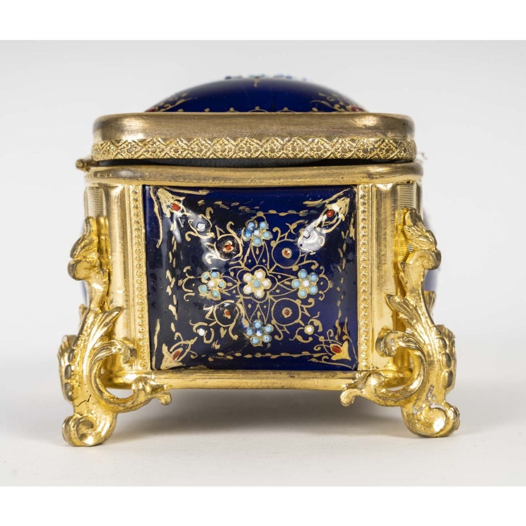 Un Coffret De Bijoux En émail Et Bronze Doré, XIXème Siècle | Biron 