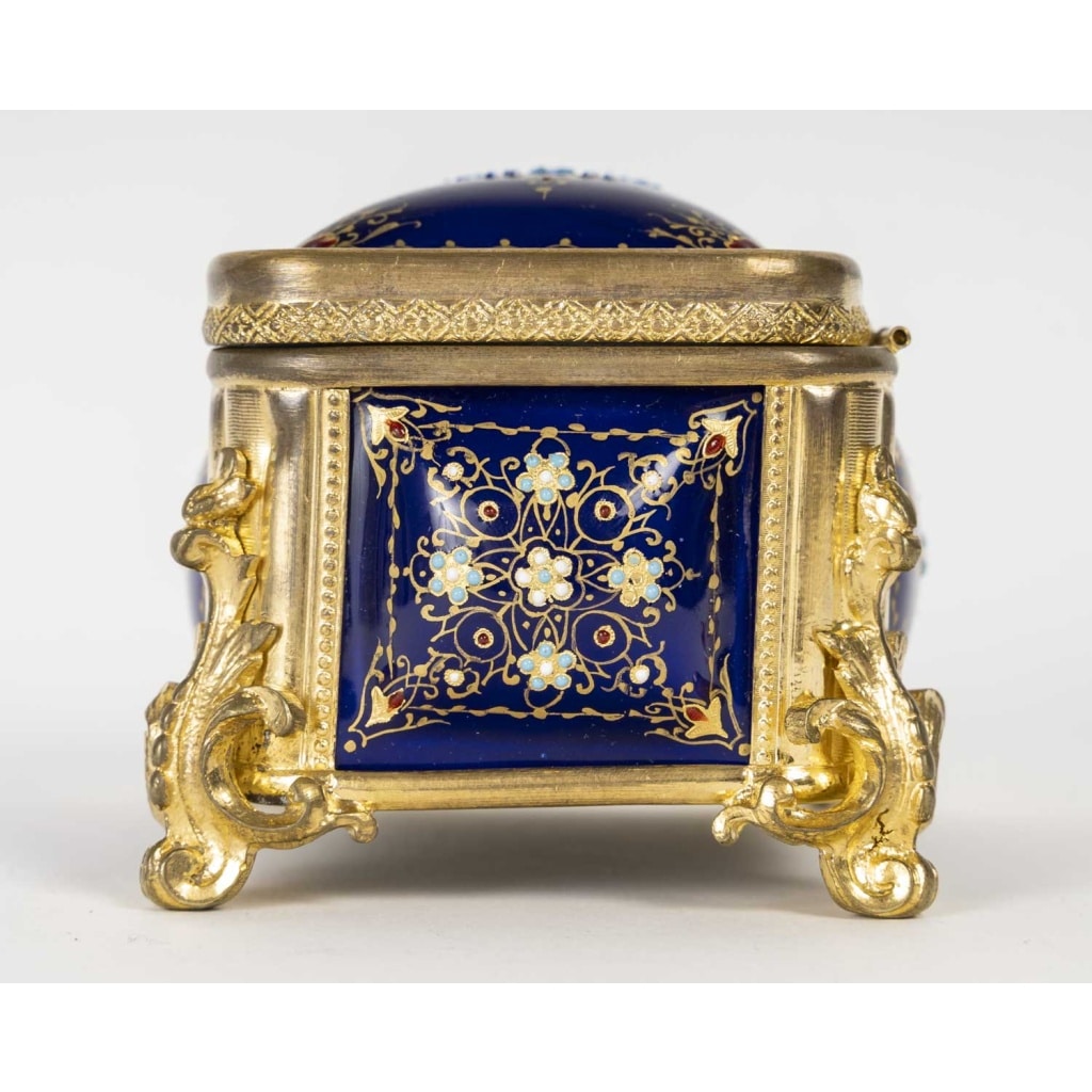 Un Coffret De Bijoux En émail Et Bronze Doré, XIXème Siècle | Biron 