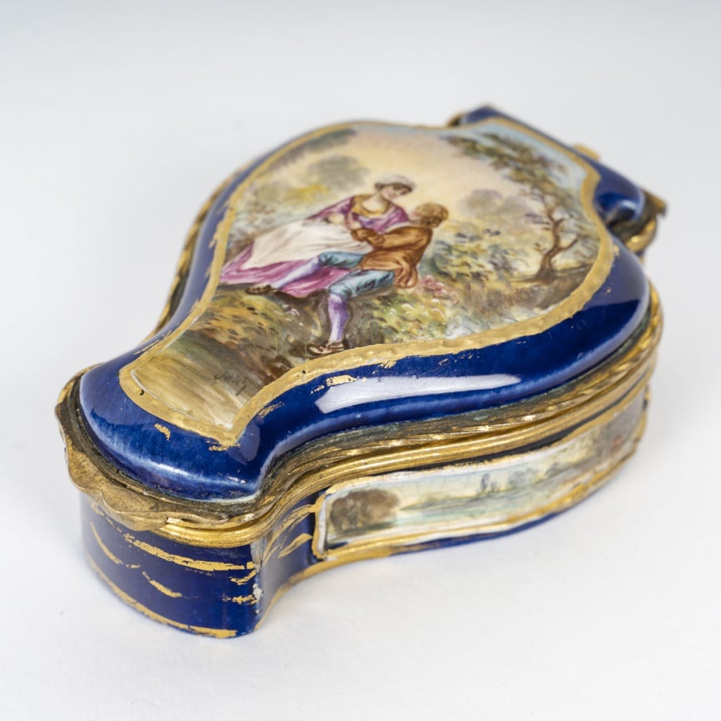 Miniature coffret à bijoux en porcelaine de Sévres | Biron 