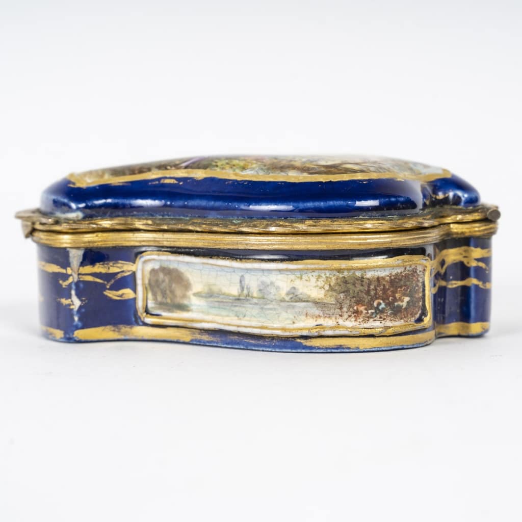 Miniature coffret à bijoux en porcelaine de Sévres | Biron 