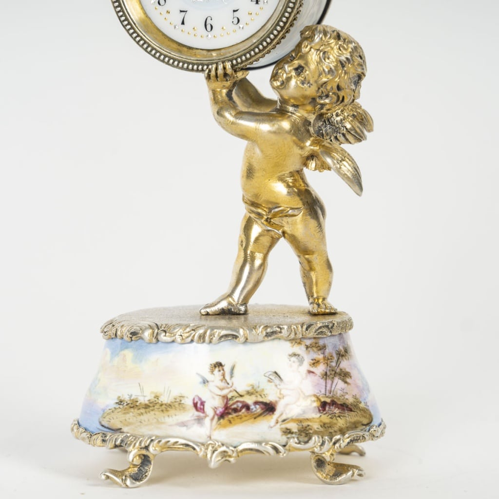 Une miniature pendule en argent massif, fin XIXème siècle | Biron 