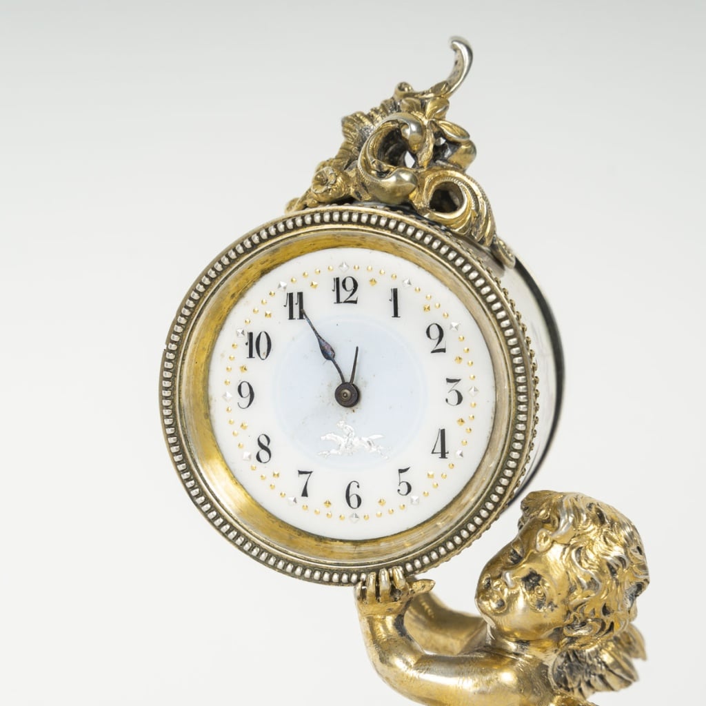 Une miniature pendule en argent massif, fin XIXème siècle | Biron 