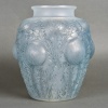 1926 René Lalique – Vase Domrémy Verre Opalescent Patiné Bleu | Biron 