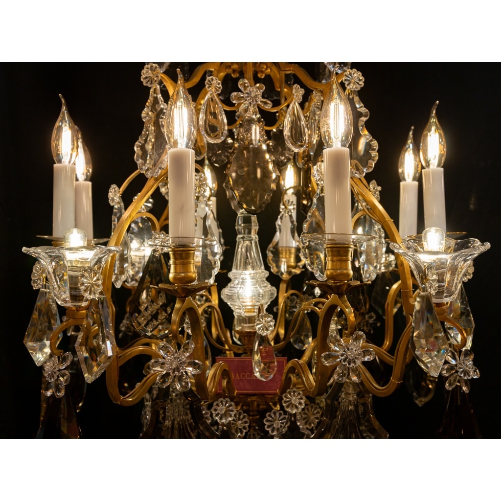 Lustre de style Louis XV en bronze doré et décor de cristal taillé signé par les Cristalleries de Baccarat vers 1890 | Biron 