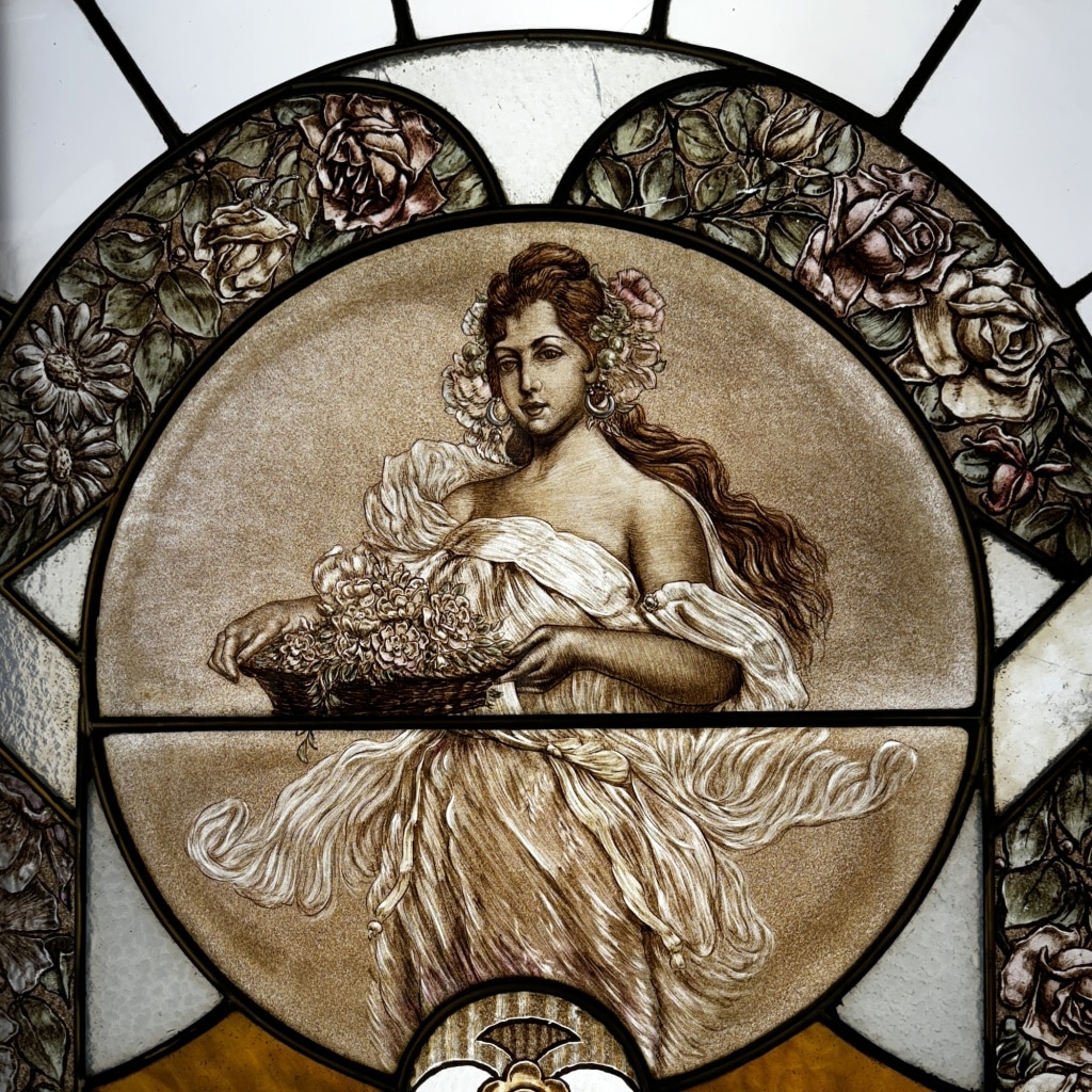 Vitrail Vitraux Femme au panier de fleurs (186 x 79 cm) | Biron 
