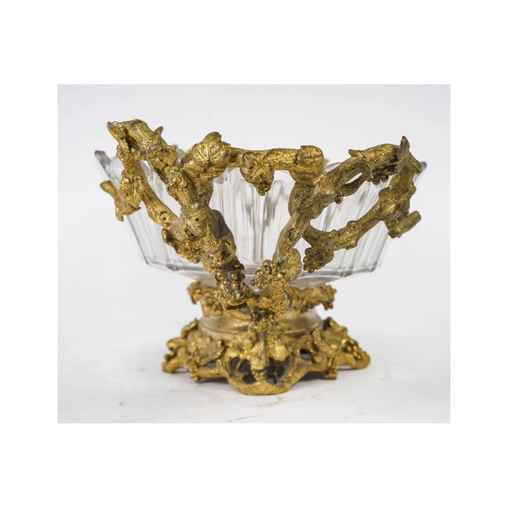 Importante coupe en bronze ciselé et doré, coupe en cristal de Baccarat, XIXème siècle, époque Napoléon III. | Biron 