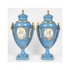 Paire de vases couverts en porcelaine de Sèvres, XIXème siècle, époque Napoléon III. | Biron 