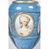 Paire de vases couverts en porcelaine de Sèvres, XIXème siècle, époque Napoléon III. | Biron 