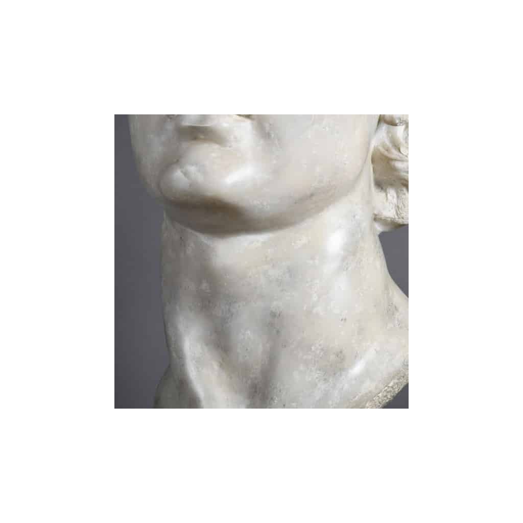 Sculpture représentant une tête d’Apollon dans le goût helléniste, XXIème Siècle. | Biron 