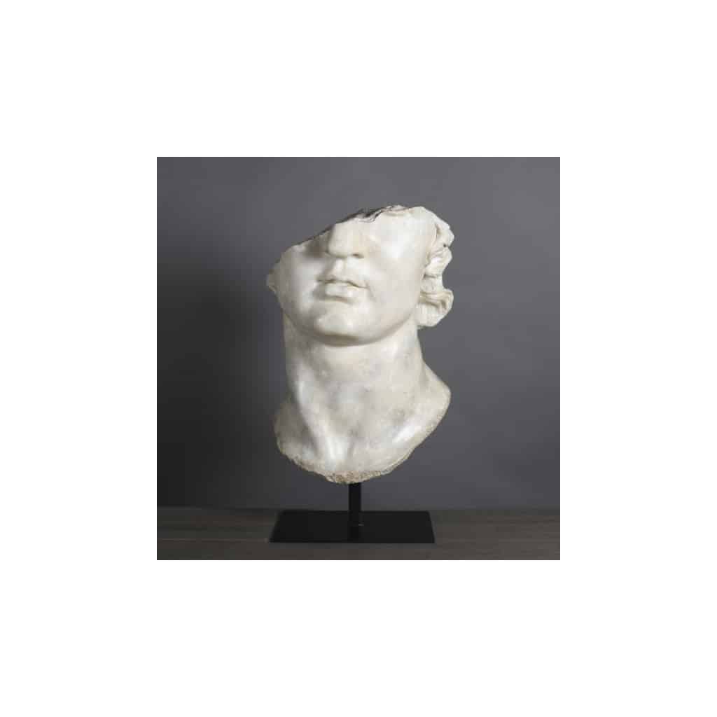 Sculpture représentant une tête d’Apollon dans le goût helléniste, XXIème Siècle. | Biron 