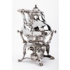 Orfèvre MARTIN Marie Vve – Samovar rocaille en argent massif XIXe | Biron Orfèvre MARTIN Marie Vve - Samovar rocaille en argent massif XIXe Samovar en argent composé d'un support à quatre pieds à enroulement soutenant un bruleur manche ébène surmonté d' une importante verseuse à côtes torses décorée de vagues et de feuillage. anse et bec verseur torsadés Dimensions : hauteur 33 cm - hauteur totale avec anse 40 cm diametre : 24 cm Poids : 2045 grammes Matière : argent Poinçon : Minerve Epoque : XIXè Orfèvre ; MARTIN Marie Vve 1886 ( une cloche une étoile) Origine : France
