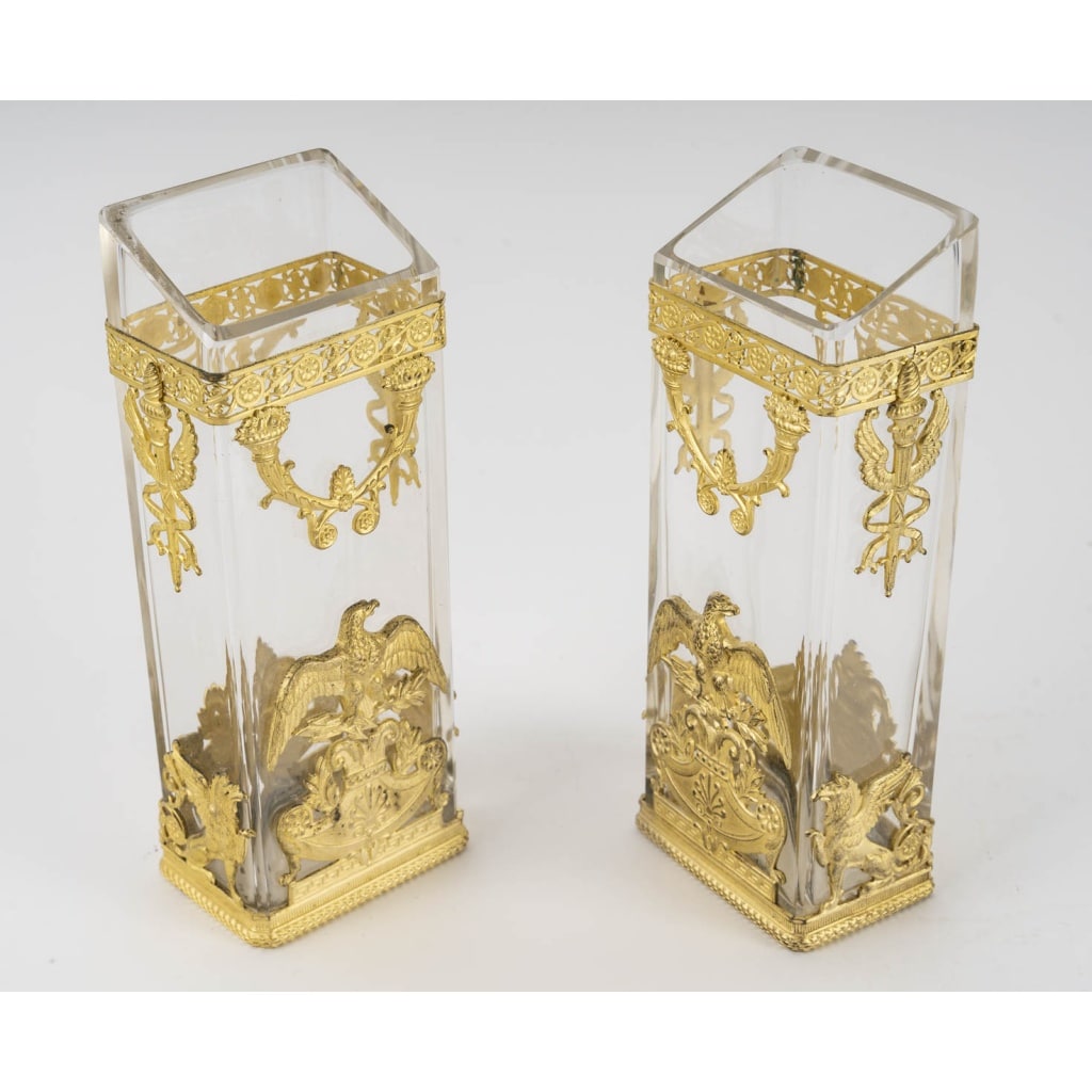 Une paire de vases en cristal de forme carré | Biron 