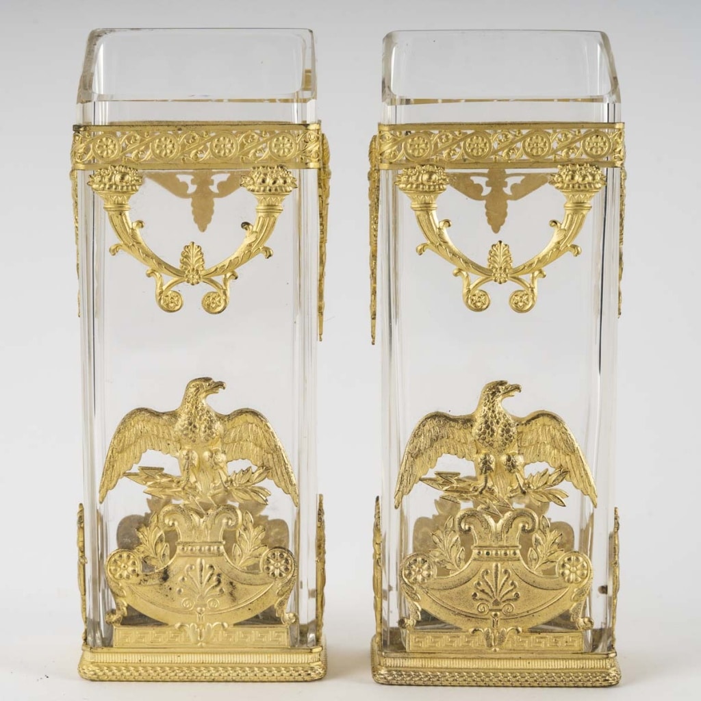 Une paire de vases en cristal de forme carré | Biron 