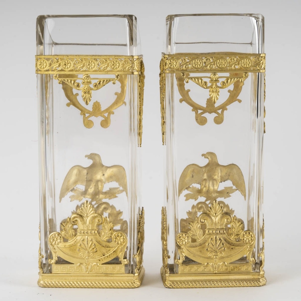 Une paire de vases en cristal de forme carré | Biron 