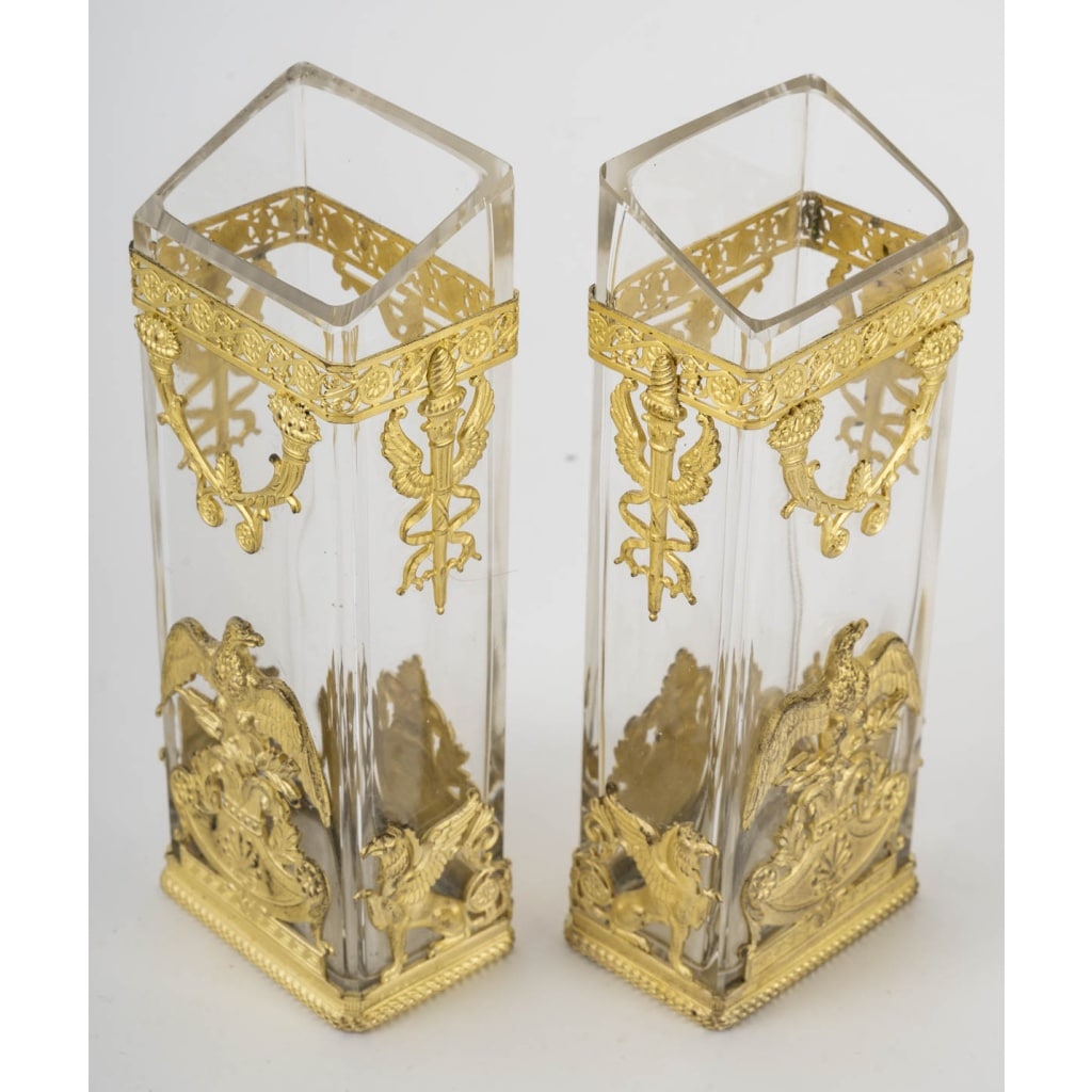 Une paire de vases en cristal de forme carré | Biron 