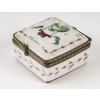 Une petite boite pillulier en porcelaine de forme carré | Biron 