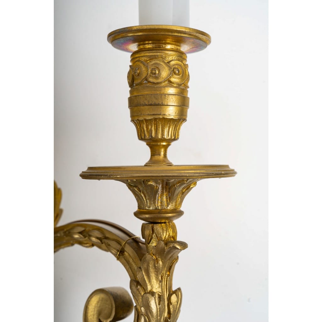 Importante paire d’appliques Louis XVI aux Béliers en bronze ciselé et doré vers 1820-1830 | Biron 